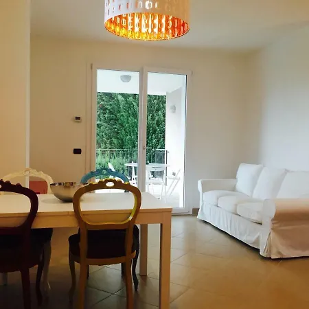 Sunny Flat